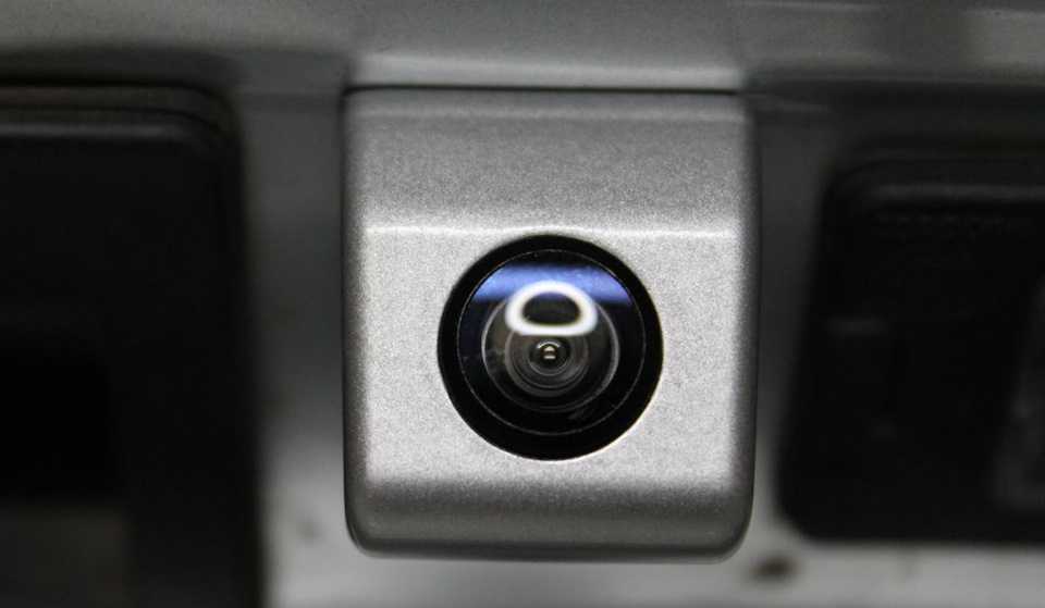 Как выбрать и подключить автомобильную видеокамеру переднего или заднего обзора