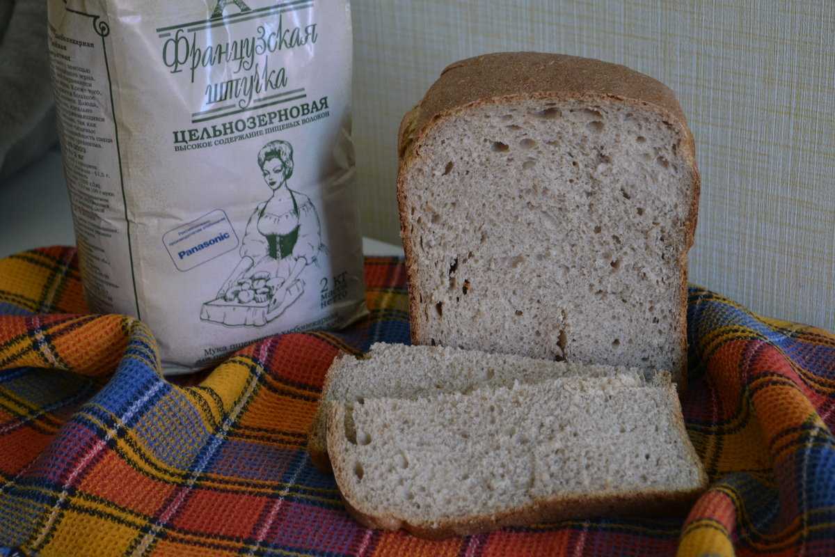 Цельнозерновой хлеб в редмонд. Хлеб из цельнозерновой муки. Хлеб с цельнозерновой мукой. Хлеб из хлебопечки. Хлебная мука для хлебопечки.