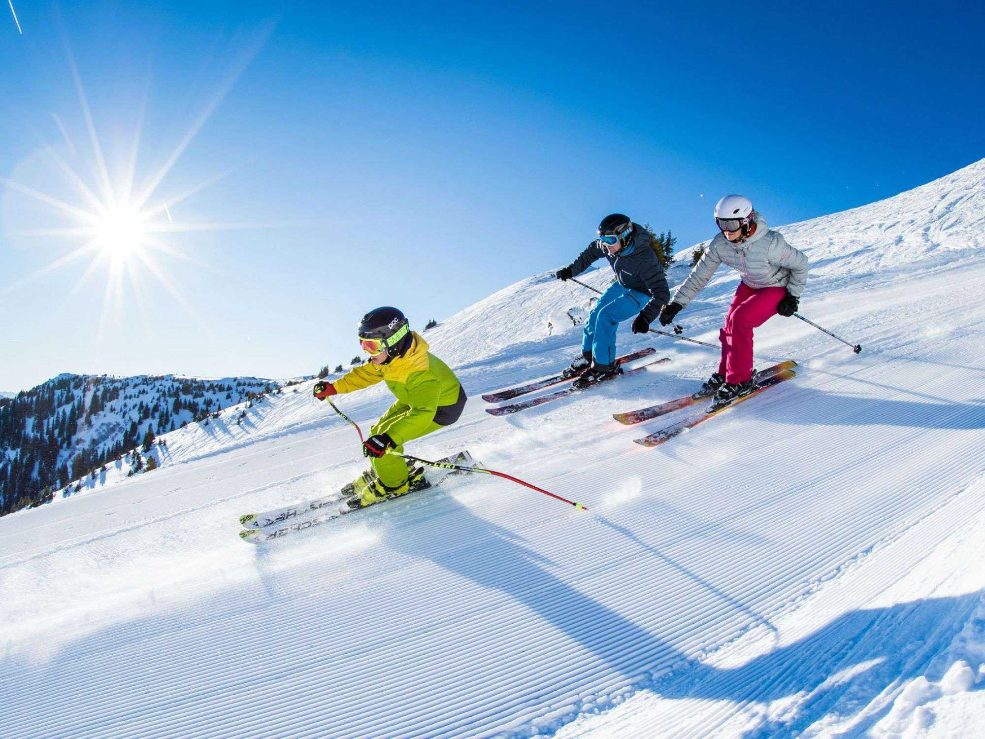 Ski continuous. Эльбрус горнолыжный курорт. Эльбрус горные лыжи. Эльбрус катание. Эльбрус катание на сноуборде.