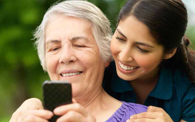 Лучший мобильный телефон 2022 для пожилых людей