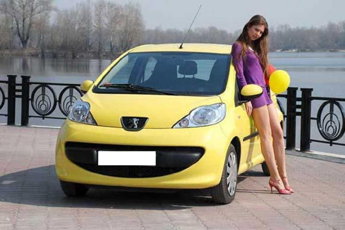 Недорогие малолитражки для женщин. 8 автомобилей до 200 тысяч рублей